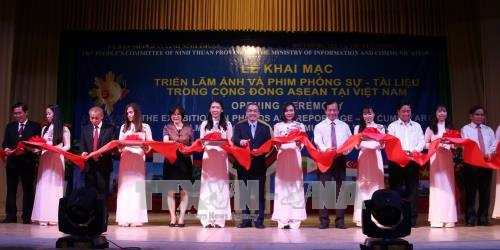 Triển lãm ảnh và phim phóng sự - tài liệu trong Cộng đồng ASEAN tại Việt Nam 